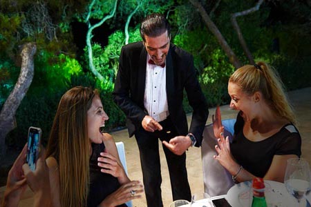 Magician-Malta-Close-Up-Corporate-Entertainment