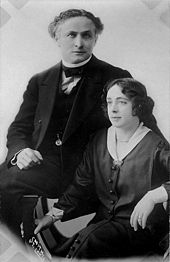 Magician Harry Houdini and Bess